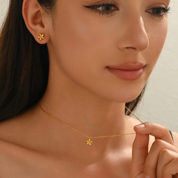 Lxalry 18K Gold Plated 5 Petal Floral Mirror Jewelry Set  Hypoallergenic Skin Safe Necklace   Stud Earrings For Daily Date Night  Never Fade Adjustable Luxury Gift - Image 3
