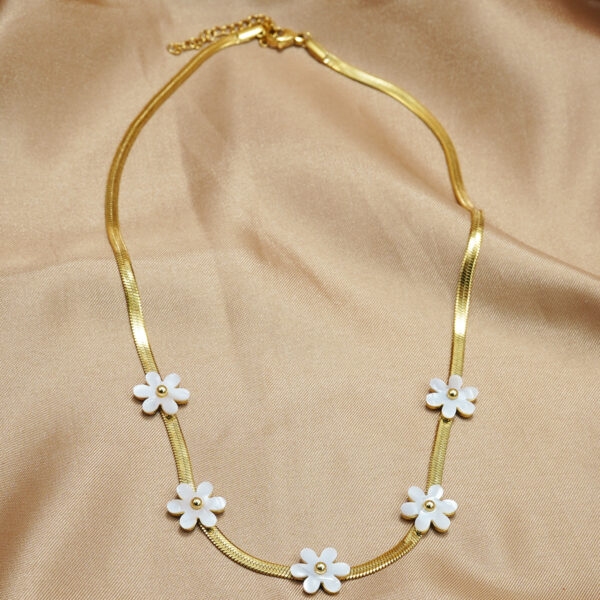Lxalry 18K Gold Plated Bohemian Floral Necklace   Stainless Steel Skin Safe Jewelry With White Blossom Charms  Hypoallergenic   Tarnish Free Gift For Women Wife Mom, Festive Occasions   Everyday Boho - Image 4